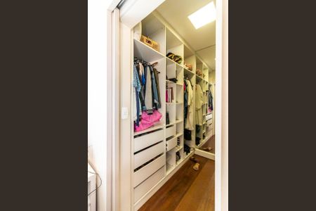 Casa para alugar com 398m², 4 quartos e 4 vagas Casa para alugar com 398m², 4 quartos e 4 vagasCloset Suíte 4