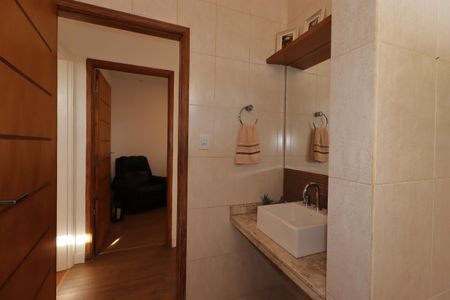 Casa para alugar com 270m², 2 quartos e 2 vagasBanheiro Social