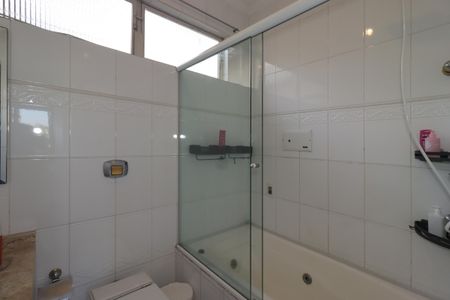 Casa para alugar com 270m², 2 quartos e 2 vagasBanheiro da Suíte 1
