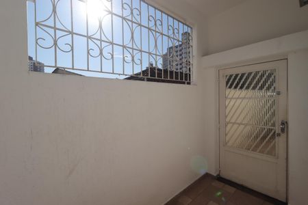 Casa para alugar com 270m², 2 quartos e 2 vagasCorredor externo