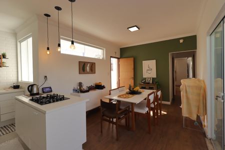 Casa para alugar com 270m², 2 quartos e 2 vagasCozinha