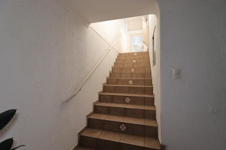 Casa para alugar com 270m², 2 quartos e 2 vagasEscada