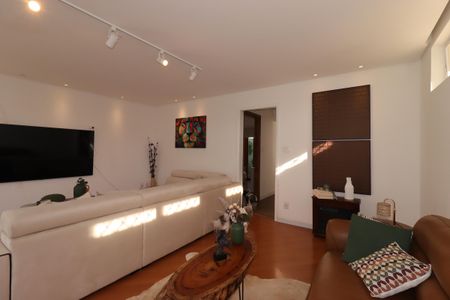 Casa para alugar com 270m², 2 quartos e 2 vagasSala