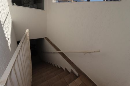 Casa para alugar com 270m², 2 quartos e 2 vagasEscada