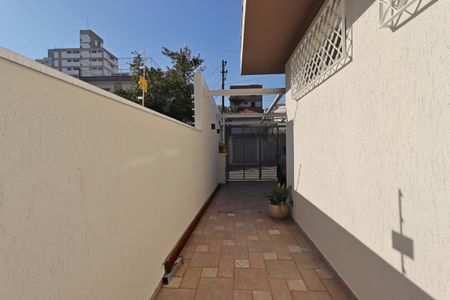 Casa para alugar com 270m², 2 quartos e 2 vagasCorredor externo