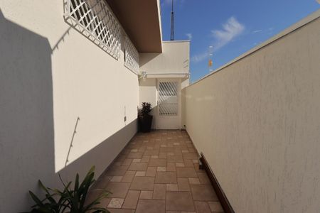 Casa para alugar com 270m², 2 quartos e 2 vagasCorredor externo