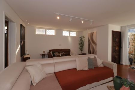 Casa para alugar com 270m², 2 quartos e 2 vagasSala