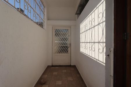 Casa para alugar com 270m², 2 quartos e 2 vagasCorredor externo