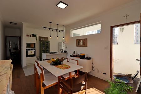 Casa para alugar com 270m², 2 quartos e 2 vagasCozinha