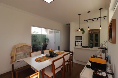 Casa para alugar com 270m², 2 quartos e 2 vagasCozinha
