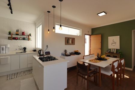 Casa para alugar com 270m², 2 quartos e 2 vagasCozinha