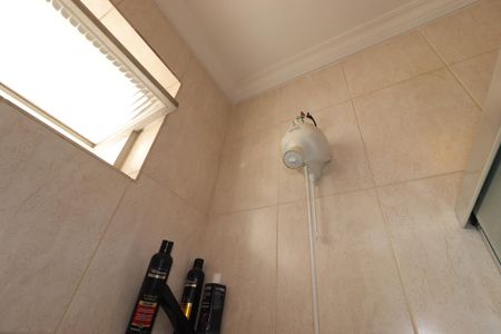 Casa para alugar com 270m², 2 quartos e 2 vagasBanheiro Social - Chuveiro