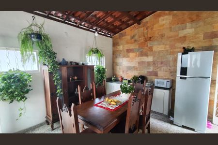 Casa à venda com 200m², 4 quartos e 2 vagas