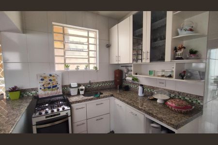 Casa à venda com 200m², 4 quartos e 2 vagas