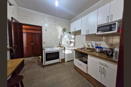 Casa à venda com 239m², 4 quartos e 5 vagas