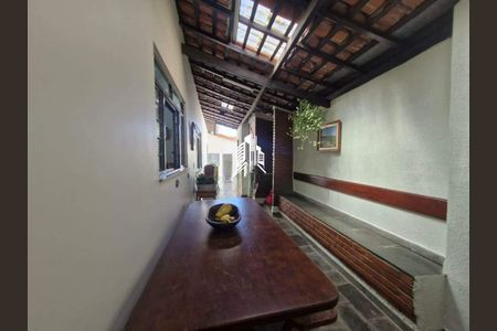 Casa à venda com 239m², 4 quartos e 5 vagas