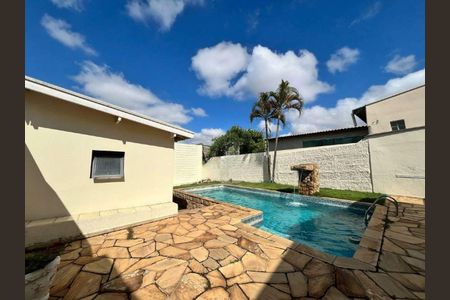 Casa à venda com 118m², 2 quartos e 2 vagas