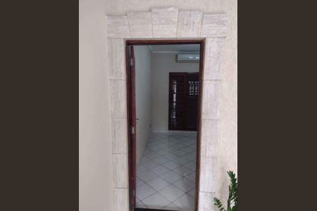 Casa à venda com 81m², 2 quartos e sem vaga