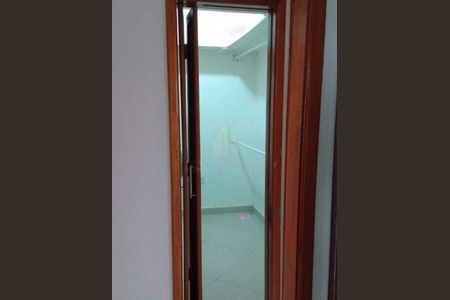 Casa à venda com 240m², 3 quartos e 4 vagas