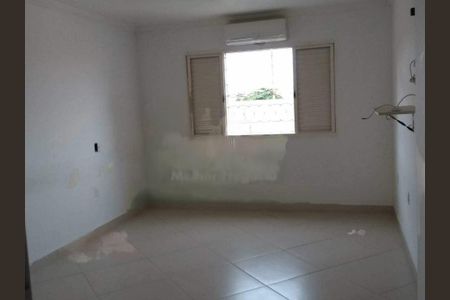 Casa à venda com 240m², 3 quartos e 4 vagas