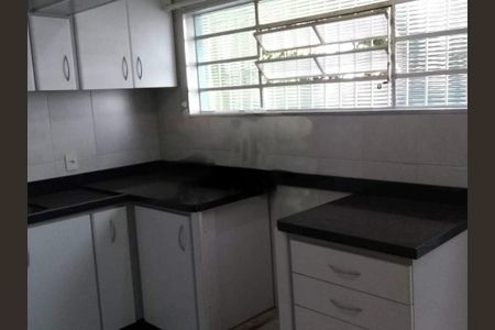 Casa à venda com 240m², 3 quartos e 4 vagas