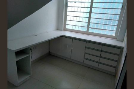 Casa à venda com 240m², 3 quartos e 4 vagas