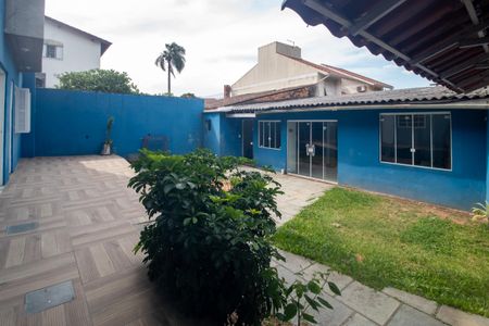 Casa para alugar com 100m², 3 quartos e 1 vaga Casa para alugar com 100m², 3 quartos e 1 vagaPatio/garagem