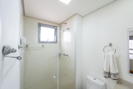 Apartamento à venda com 68m², 2 quartos e 2 vagas Apartamento à venda com 68m², 2 quartos e 2 vagasBanheiro da Suíte