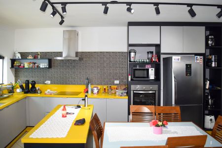 Casa para alugar com 342m², 4 quartos e 6 vagasCozinha