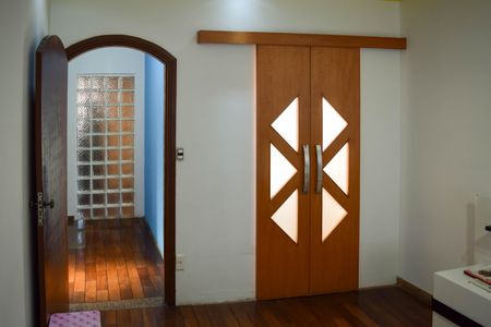 Casa para alugar com 342m², 4 quartos e 6 vagasQuarto 2