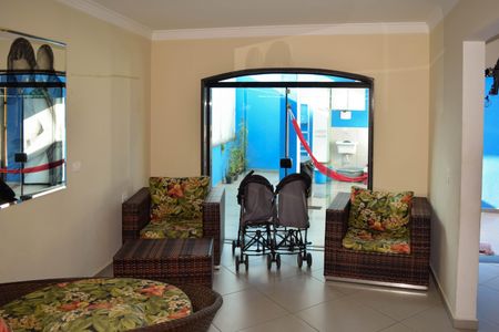 Casa para alugar com 342m², 4 quartos e 6 vagasSala