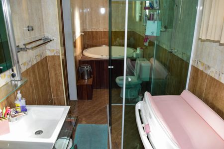 Casa para alugar com 342m², 4 quartos e 6 vagasBanheiro Suite