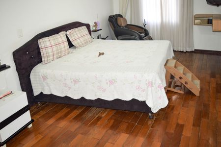 Casa para alugar com 342m², 4 quartos e 6 vagasQuarto 2