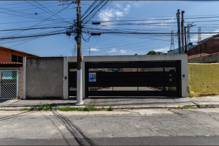 Casa para alugar com 140m², 3 quartos e 1 vaga Casa para alugar com 140m², 3 quartos e 1 vagaFachada