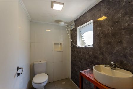 Casa para alugar com 140m², 3 quartos e 1 vaga Casa para alugar com 140m², 3 quartos e 1 vagaSuíte- Banheiro