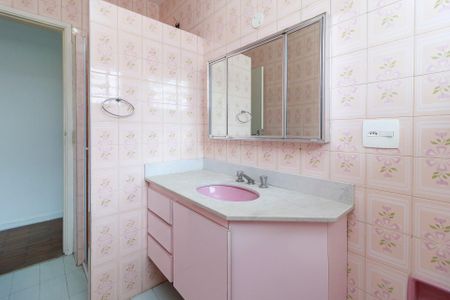 Casa à venda com 200m², 4 quartos e 3 vagasSuíte 1 - Banheiro