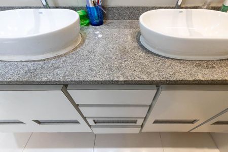 Apartamento para alugar com 246m², 4 quartos e 4 vagas Apartamento para alugar com 246m², 4 quartos e 4 vagasBanheiro da Suíte 1