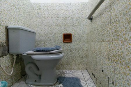 Casa à venda com 404m², 6 quartos e 2 vagas Casa à venda com 404m², 6 quartos e 2 vagasCasa 2: Banheiro