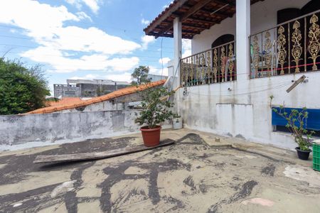 Casa à venda com 404m², 6 quartos e 2 vagas Casa à venda com 404m², 6 quartos e 2 vagasCasa 3: Varanda