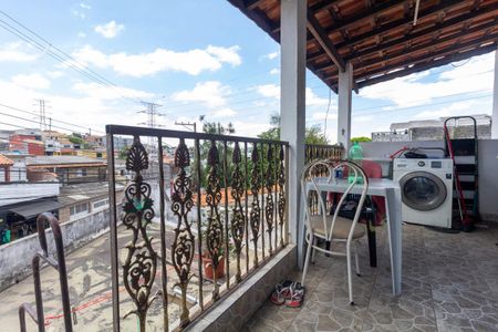 Casa à venda com 404m², 6 quartos e 2 vagas Casa à venda com 404m², 6 quartos e 2 vagasCasa 3: Varanda