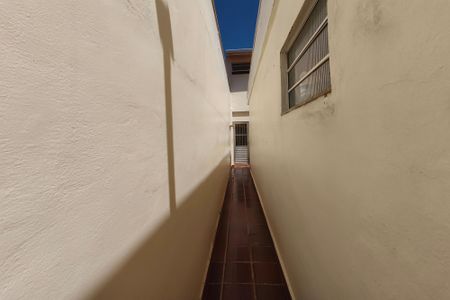Casa à venda com 19m², 3 quartos e 3 vagasCorredor - Quintal