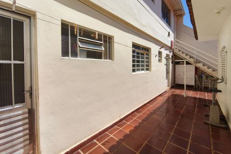 Casa à venda com 19m², 3 quartos e 3 vagasCorredor - Quintal