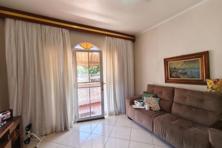 Casa à venda com 19m², 3 quartos e 3 vagasSala