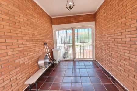 Casa à venda com 19m², 3 quartos e 3 vagasQuintal - Garagem