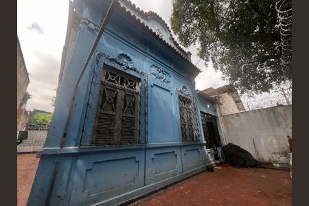 Casa à venda com 660m², 5 quartos e 6 vagas Casa à venda com 660m², 5 quartos e 6 vagasFachada