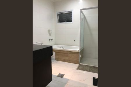 Casa para alugar com 226m², 4 quartos e 4 vagas