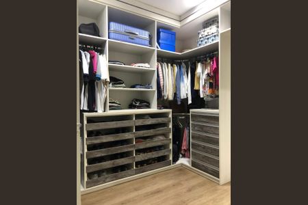 Casa para alugar com 226m², 4 quartos e 4 vagas