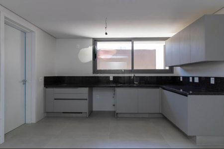 Casa à venda com 4 quartos, 371m² em Alto de Pinheiros, São Paulo