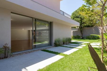 Casa à venda com 371m², 4 quartos e 6 vagas