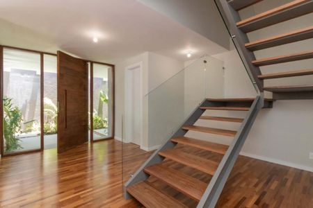 Casa à venda com 371m², 4 quartos e 6 vagas